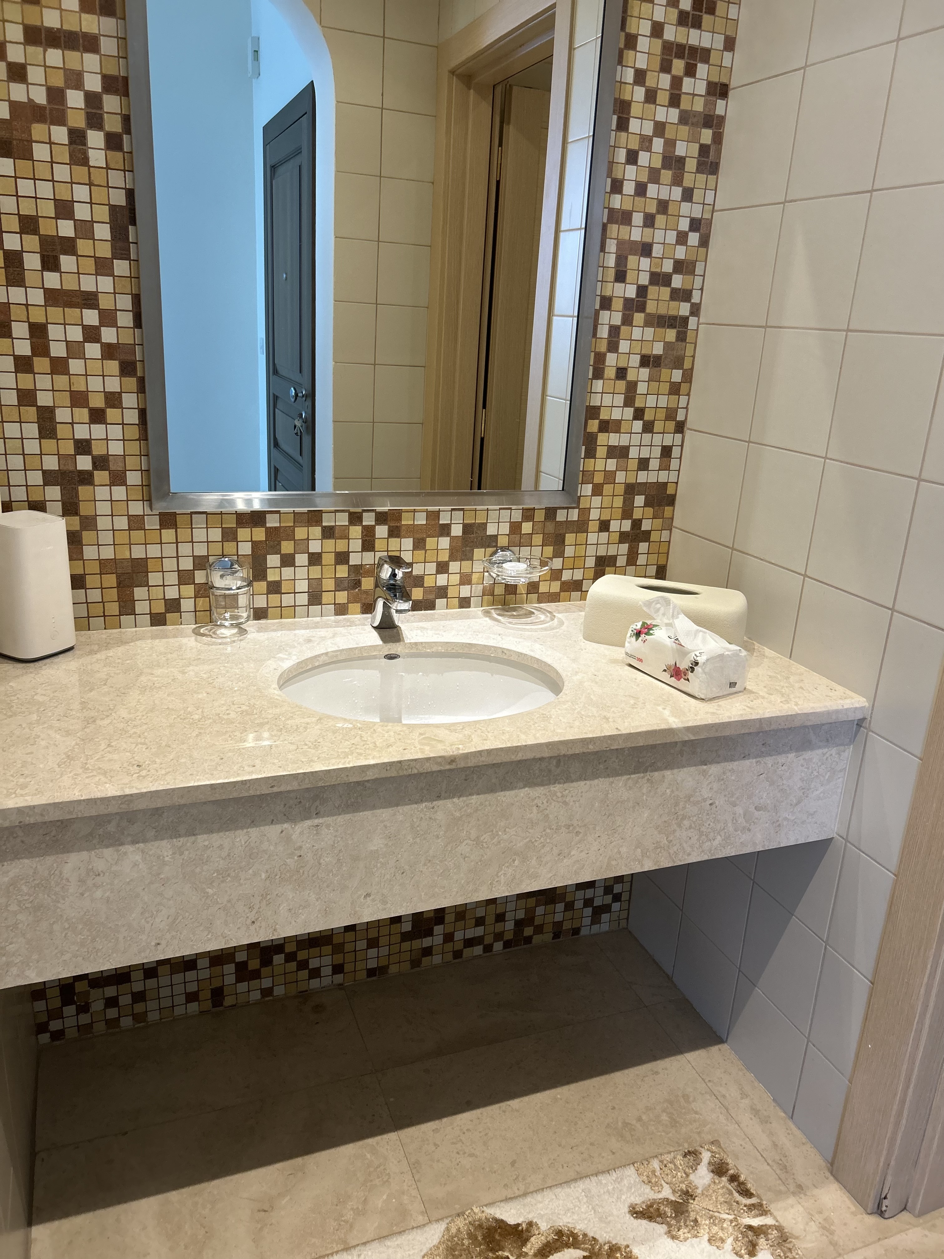 https://cdn.rekaz.io/tenants/3a152b6b-8169-58da-b277-ea546cb98519/3a19afbc-36b6-f9e2-27ef-b64f4e60fe9d.jpg