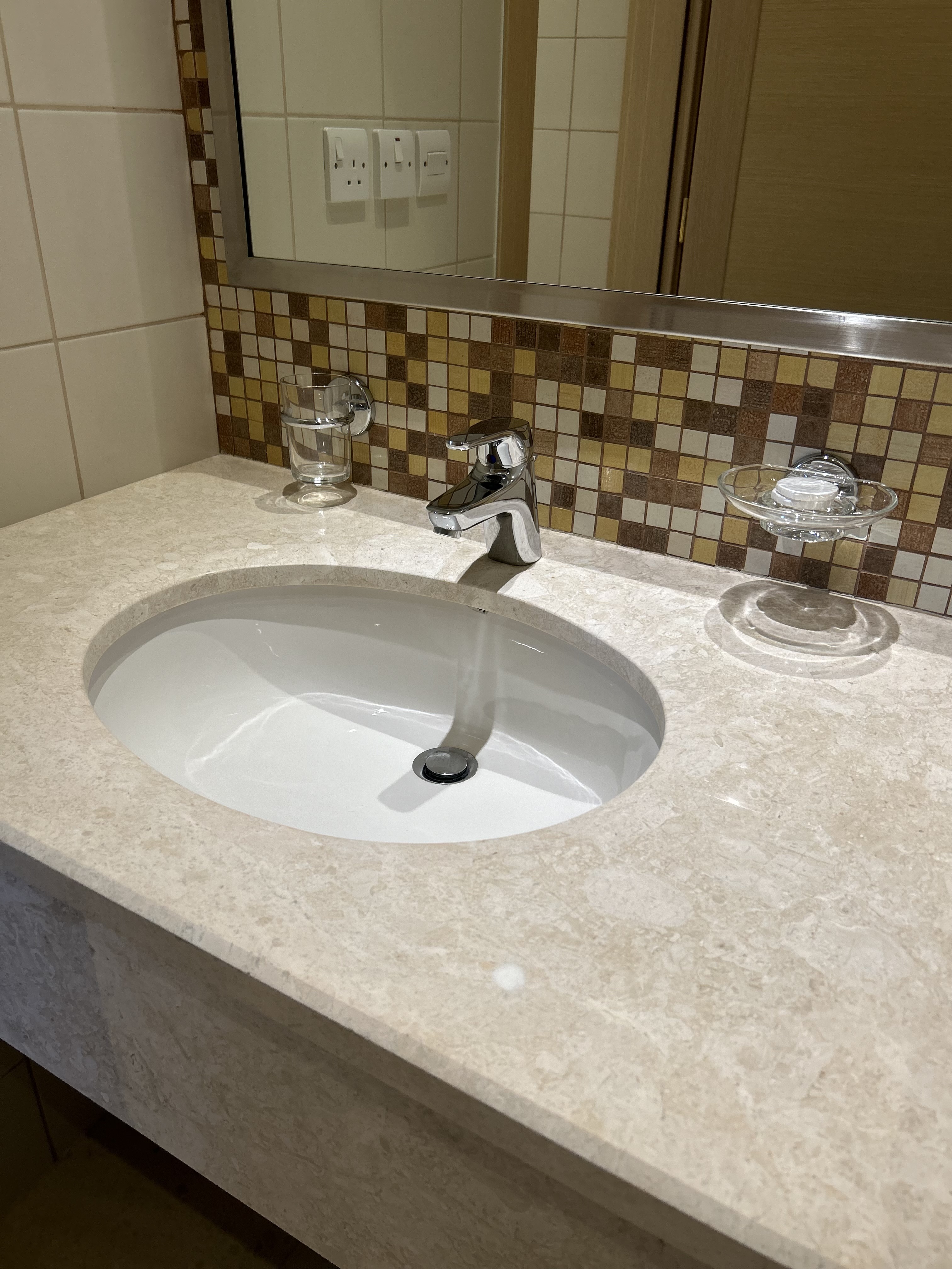 https://cdn.rekaz.io/tenants/3a152b6b-8169-58da-b277-ea546cb98519/3a19afbc-3f90-85d2-332d-ec0d069daa6f.jpg