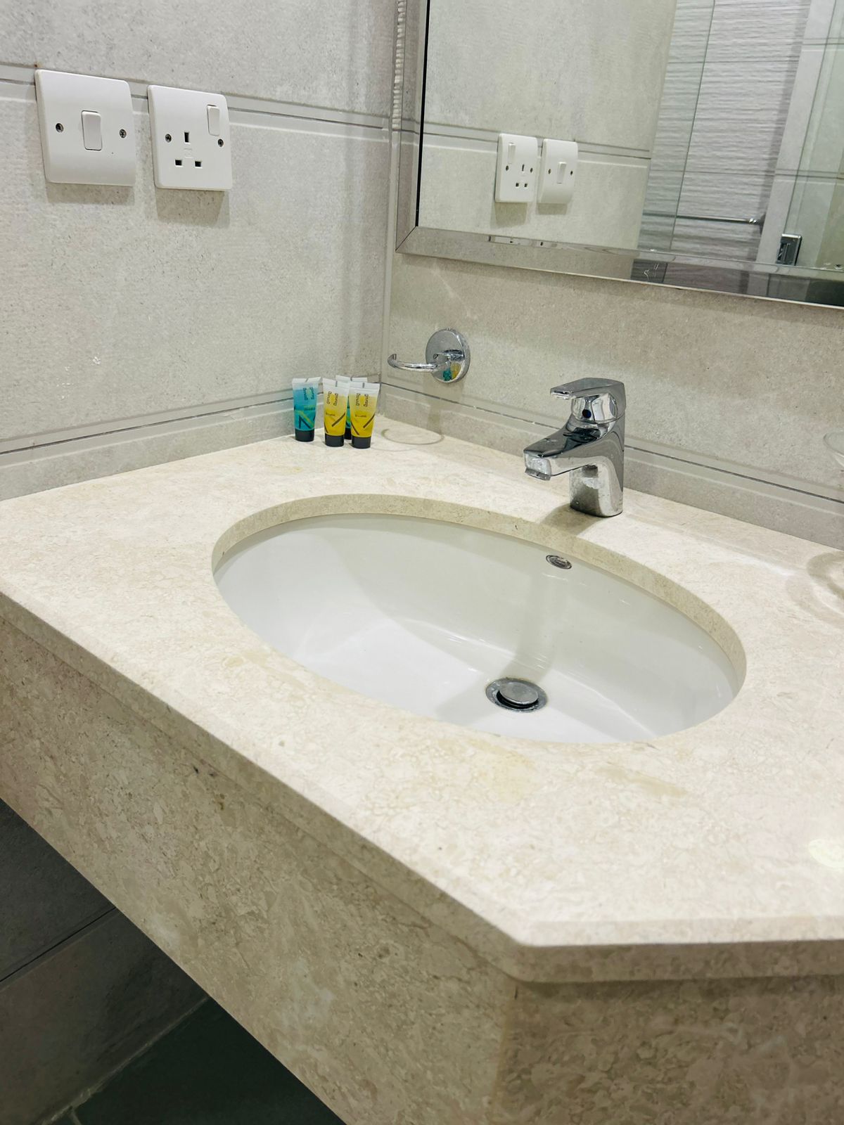 https://cdn.rekaz.io/tenants/3a152b6b-8169-58da-b277-ea546cb98519/3a19b2b2-1870-36ee-c839-0e8013faec84.jpg
