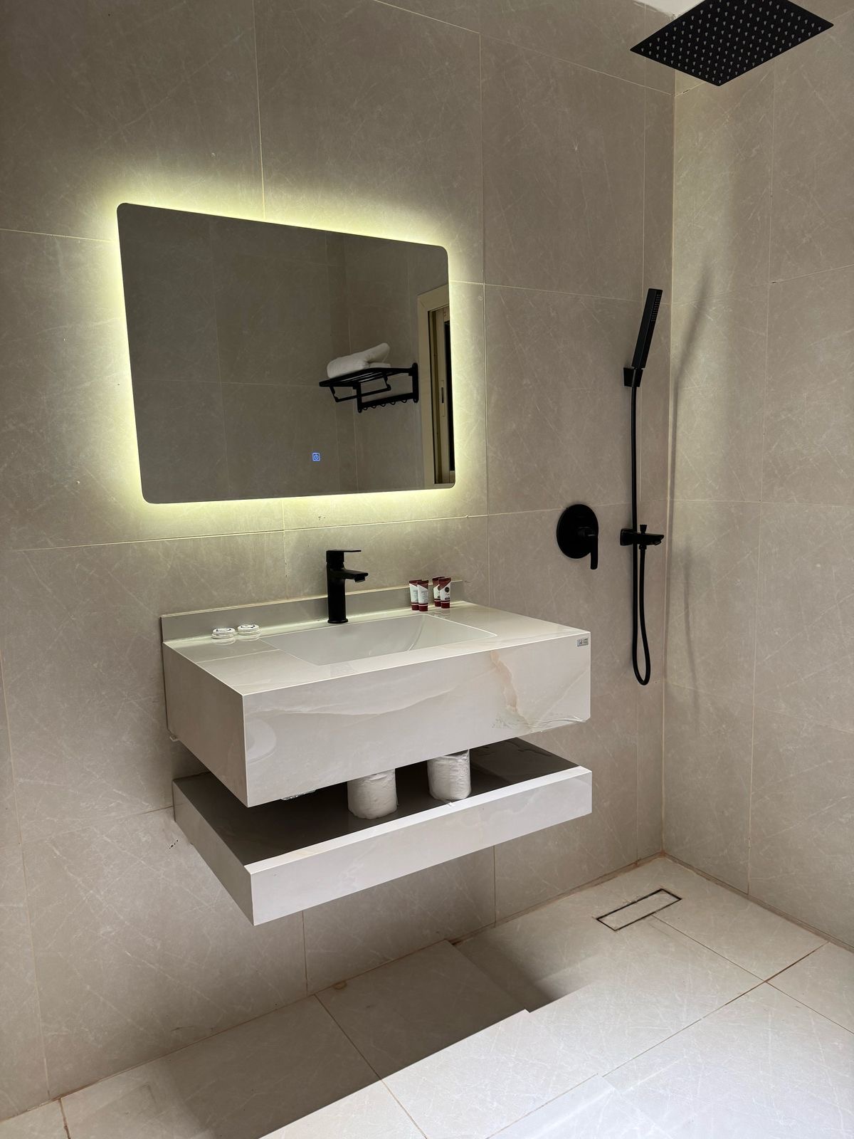 https://cdn.rekaz.io/tenants/3a16571f-dd59-40de-825c-c0504876bc75/3a1ab1b8-61af-dd7f-701d-b1a7e01679f6.jpg