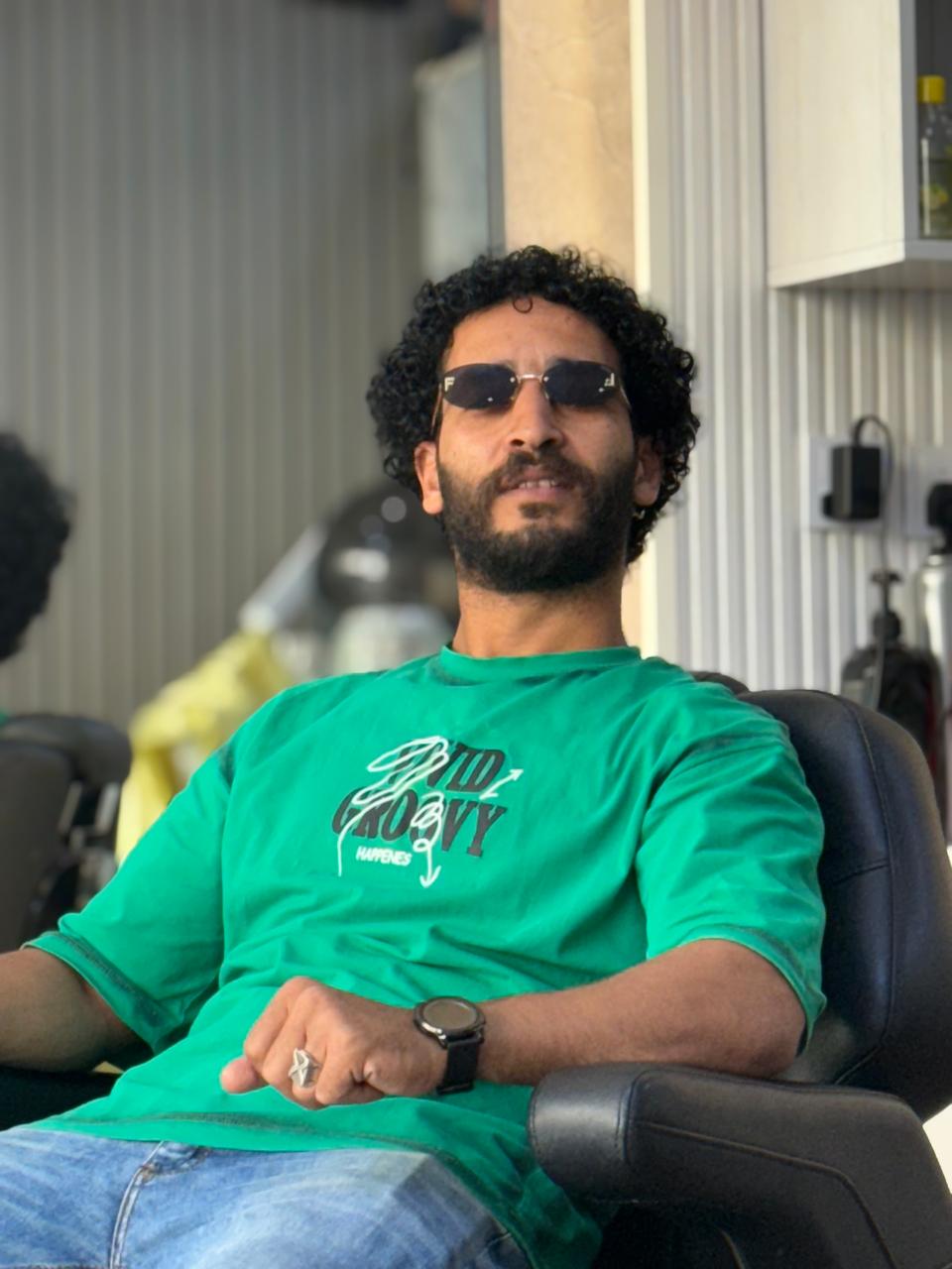 أحجز مع أحمد