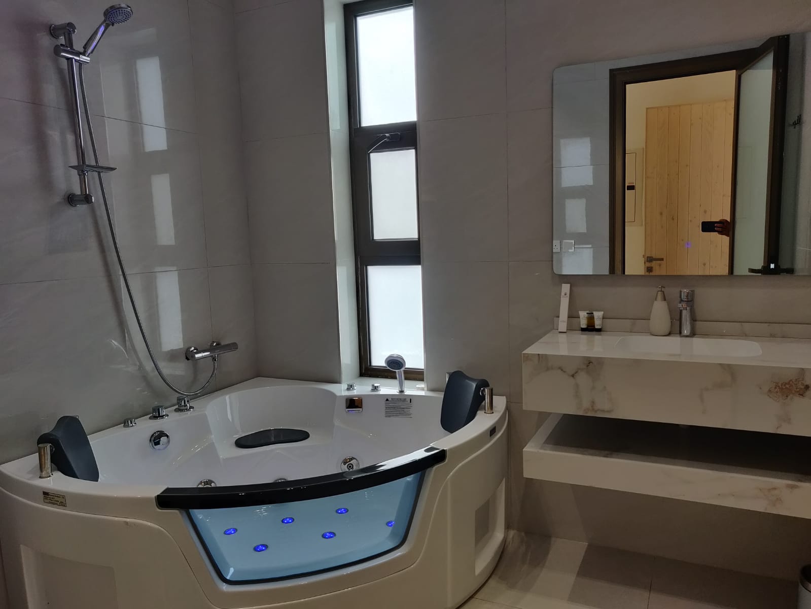 https://cdn.rekaz.io/tenants/3a170a3d-c379-a8ec-eb27-2e2dffe792dd/3a1af770-7c5c-a6f0-2e58-760e990f73f9.jpg