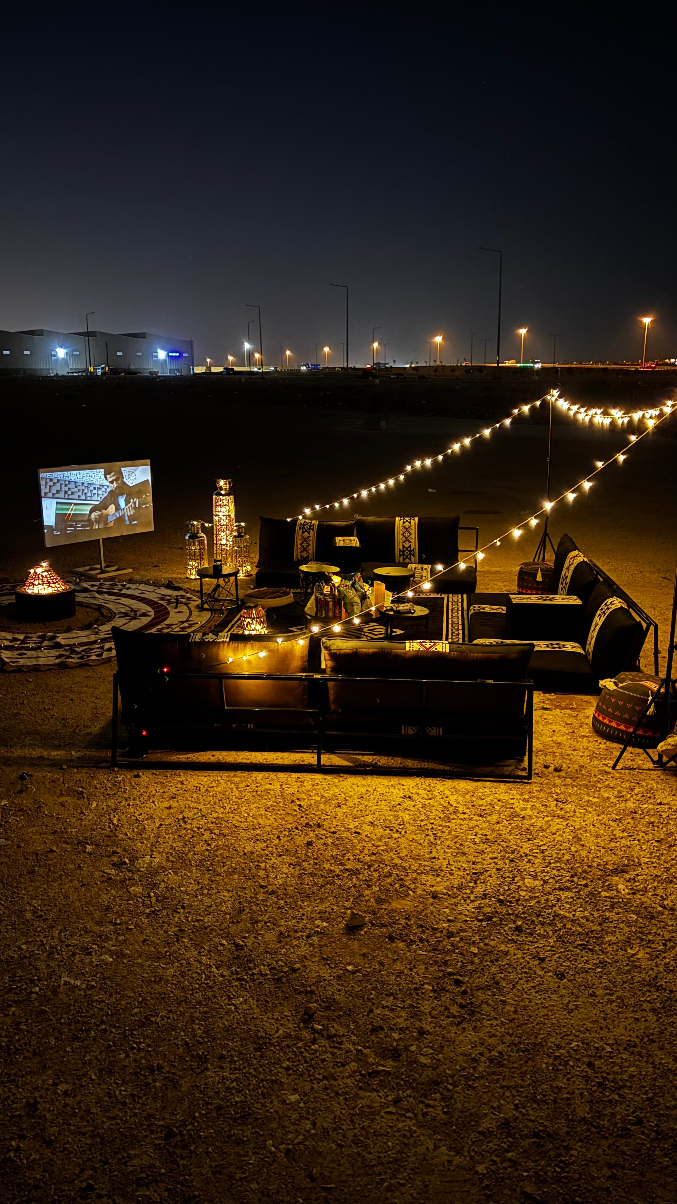 مطل ٣٤ - جلسة أرضية أسود (بروجكتر)