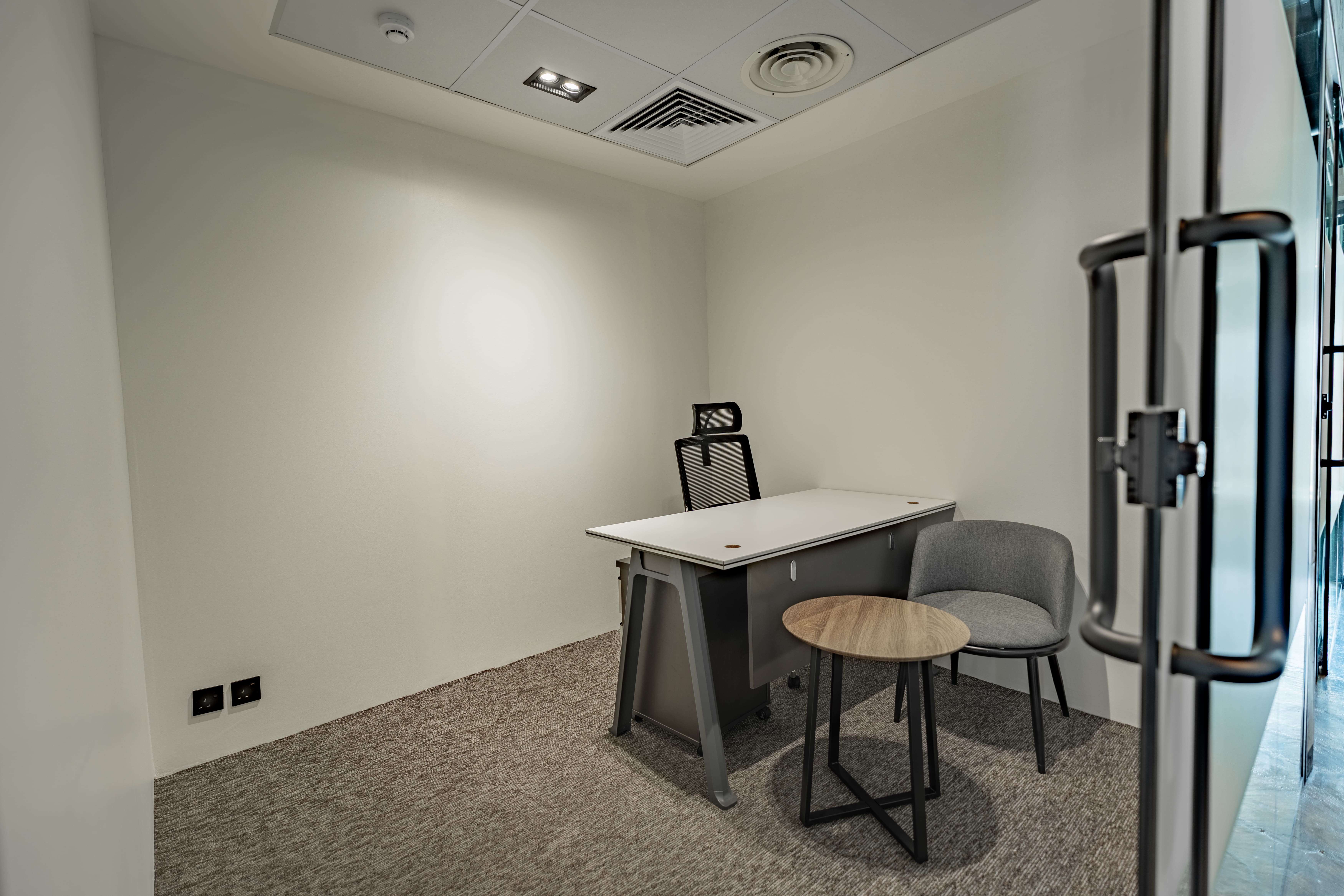 https://cdn.rekaz.io/tenants/3a18f1ef-a794-50a5-382d-2ad545e3a987/3a199977-c6d9-9e67-b5e9-b82d0eb05022.jpg