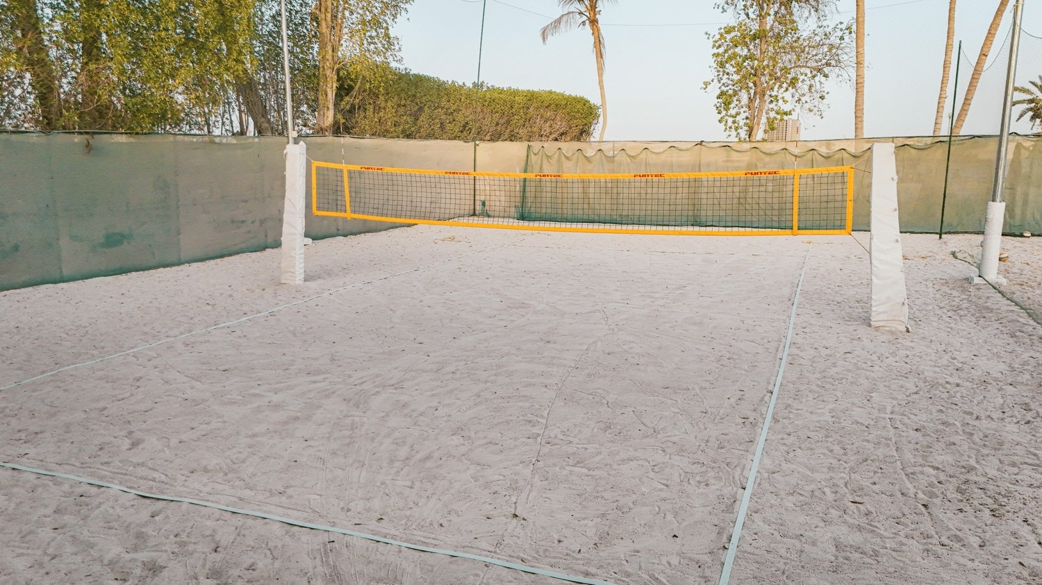 ملعب طائرة شاطئي (2)