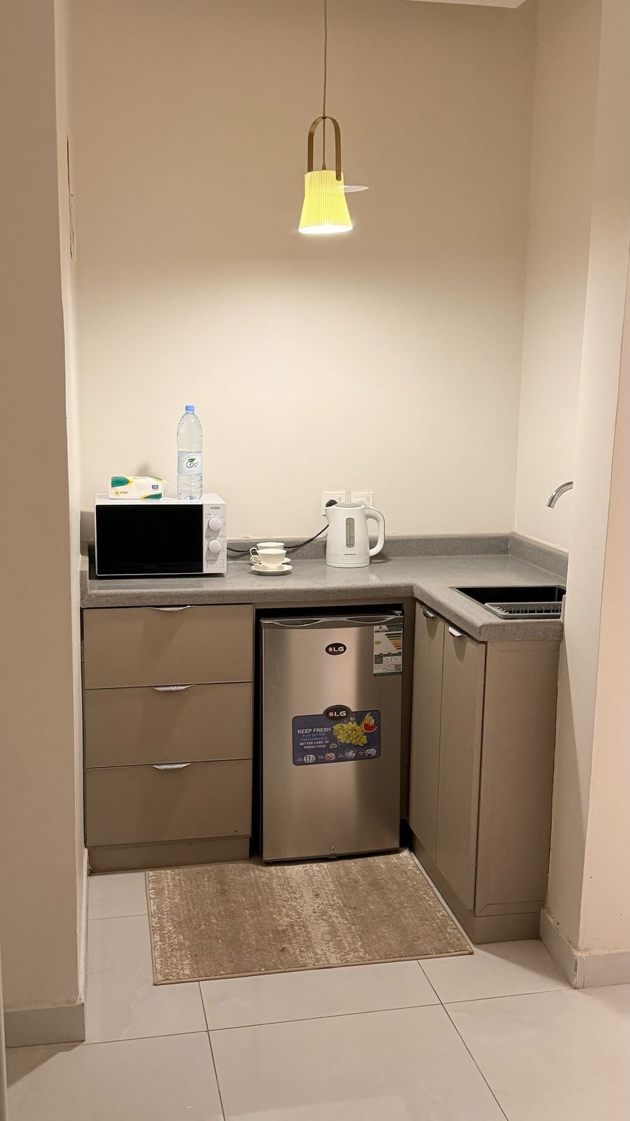 https://cdn.rekaz.io/tenants/3a1a2f2c-dfb5-baba-689e-0cf0b5e7aa77/3a1a3e83-ec25-481e-a787-4ff57ab8c9c6.jpg