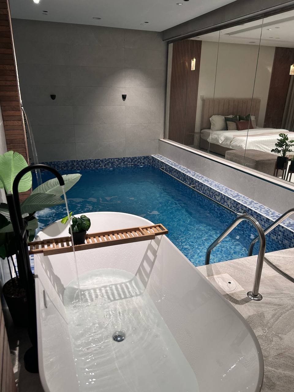https://cdn.rekaz.io/tenants/3a1a2f2c-dfb5-baba-689e-0cf0b5e7aa77/3a1a3e83-f941-1f22-4833-2ae189beaab1.jpg