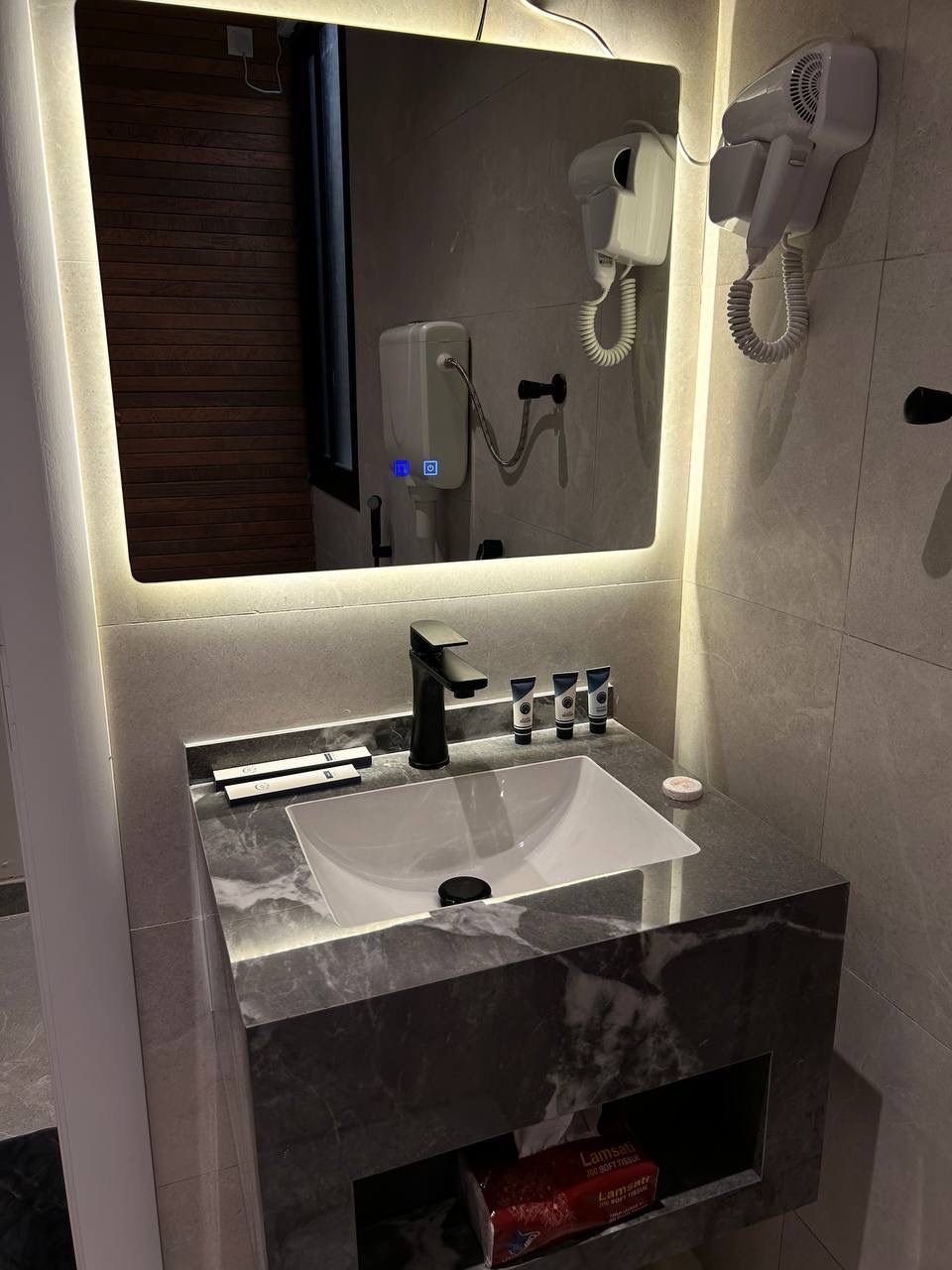 https://cdn.rekaz.io/tenants/3a1a2f2c-dfb5-baba-689e-0cf0b5e7aa77/3a1a3e86-c6e1-f29f-59f5-5c6ee4ddb457.jpg