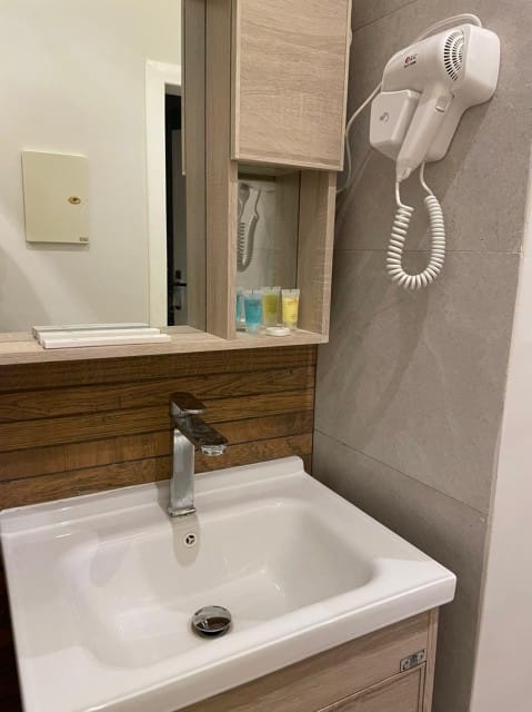 https://cdn.rekaz.io/tenants/3a1a2f2c-dfb5-baba-689e-0cf0b5e7aa77/3a1a4a6d-9f02-e154-1501-ac1165acc973.jpg