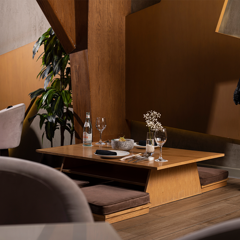 Japanese Table  |  الطاولات اليابانية