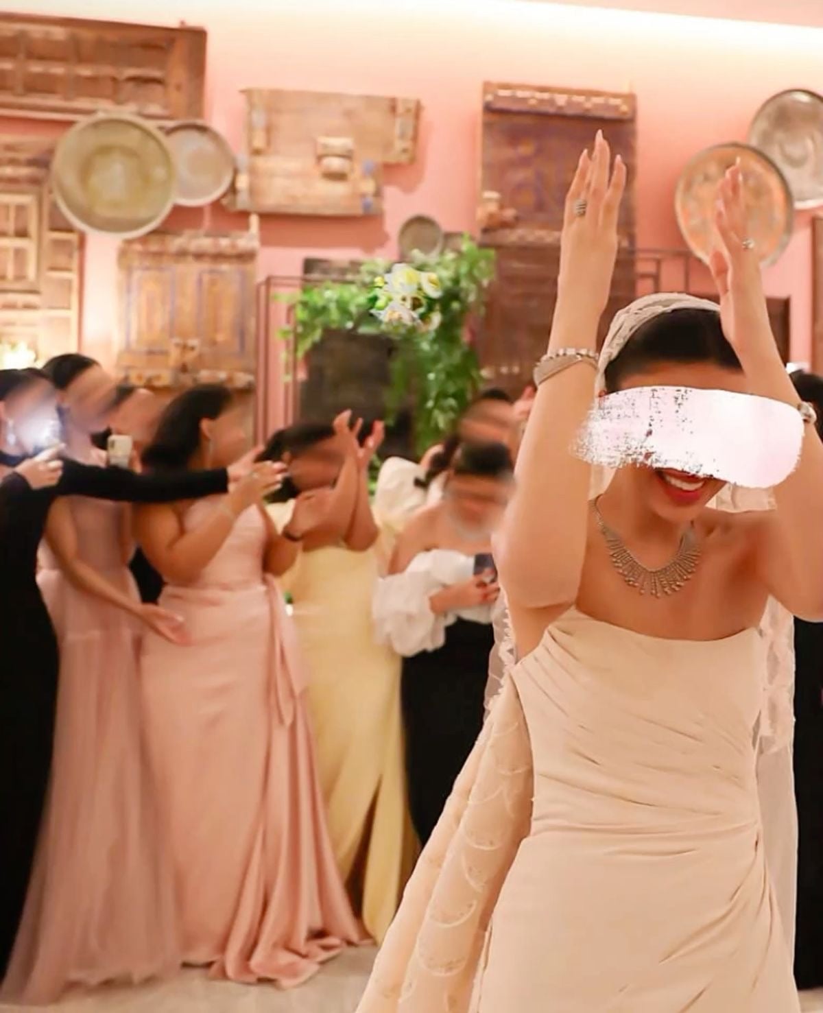 الــبــكــج الــفــضــي